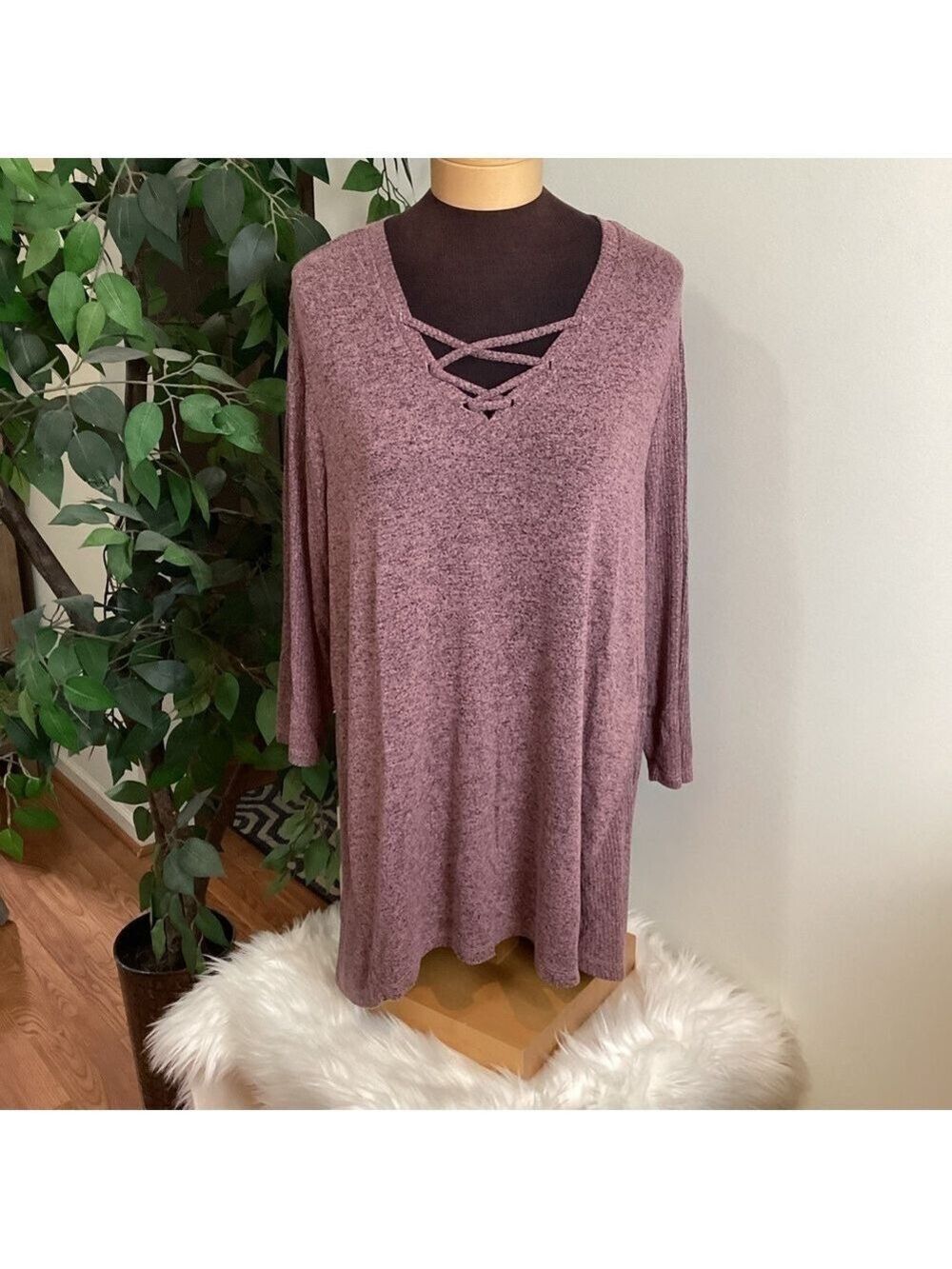 LANE Bryant Woman’s 18/20 lightweight 3/4 sleeve sweater criss cross fro…